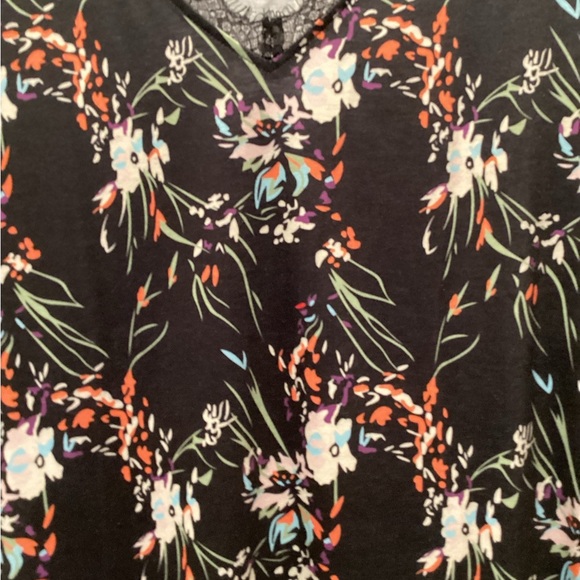 Floral Lace Trim Blouse in Black - Picture 4 of 5